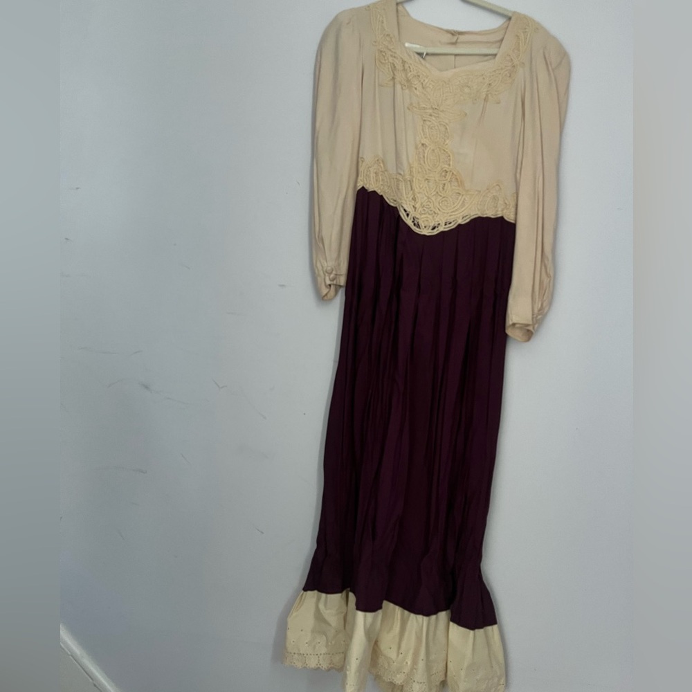 Vintage Kathy Lee for Plaza South vintage dress. Size 6.